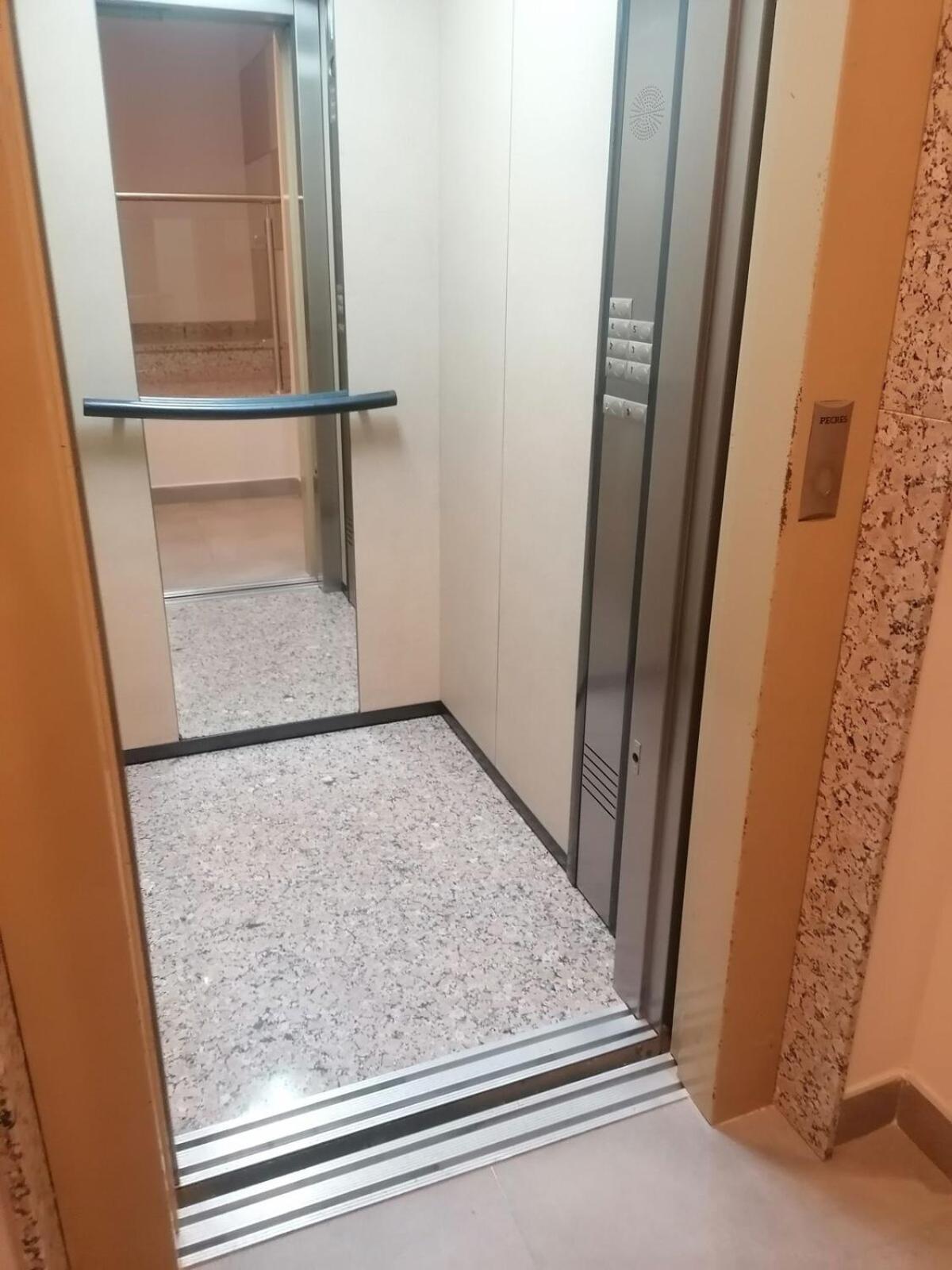 Шикарная Квартира На Первой Линии -Luxury Apartment On The First Line Sea Torrevieja Eksteriør billede